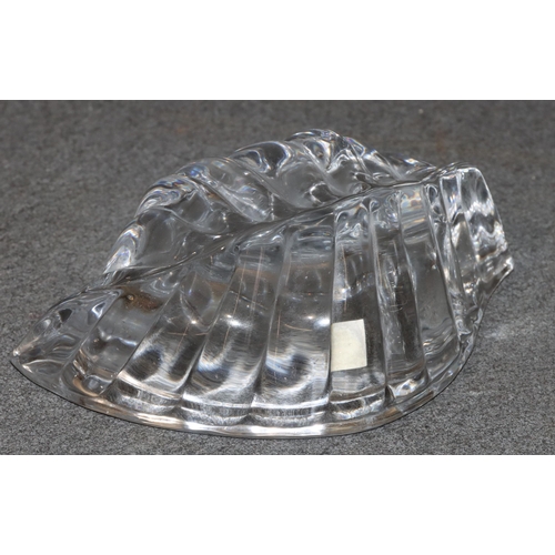 156 - A Crystal Daum clear glass leaf shaped bowl, 17cm wide (boxed)