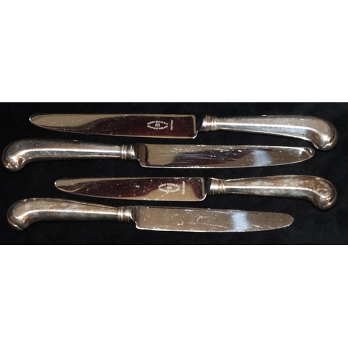 286 - A set of 8 silver plated pistol handled dinner knives and 8 matching smaller knives (16)