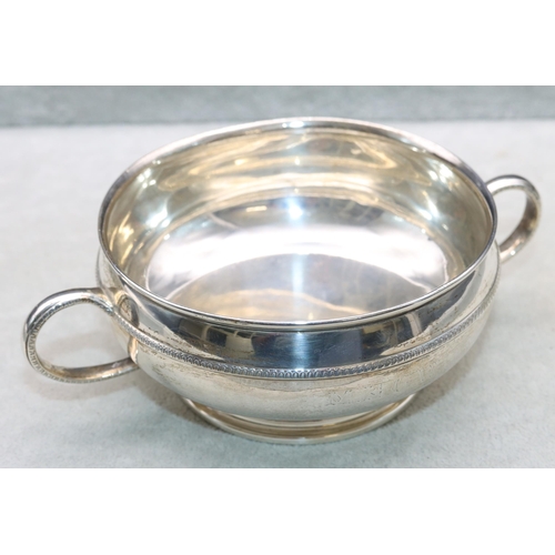 305 - A Mappin & Webb Birmingham silver round bulbous 2-handled sugar bowl with engraved initial, 4.5oz