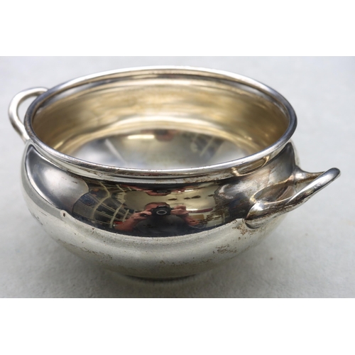 307 - A Victorian silver round bulbous 2-handled sugar bowl, London 1897, maker's mark J.N.M, 5.1oz