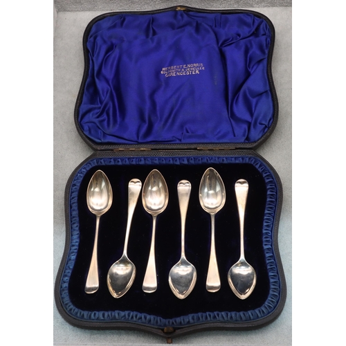 315 - A set of 6 Sheffield silver teaspoons in fitted black leather case, 1.8oz