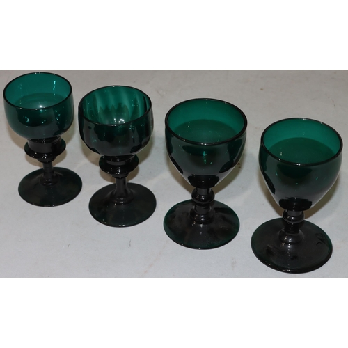 51 - A pair of Georgian Bristol round bulbous shaped glasses with knob stems on round bases, 12cm high an... 