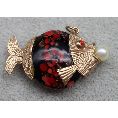 526 - A 9ct gold and glass charm in the form of a fish holding a pearl in its mouth, 4cm long, 9.6 grams g... 