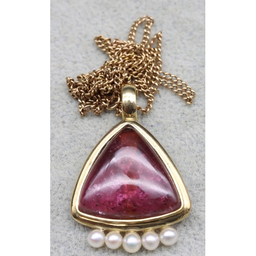 562 - A 9ct gold triangular shaped pendant set with amethyst and small pearls, with 9ct gold chain, chain ... 