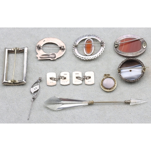 566 - 4 various silver brooches, a tie pin in the form of an arrow, a pair of silver cufflinks, 2 brooches... 