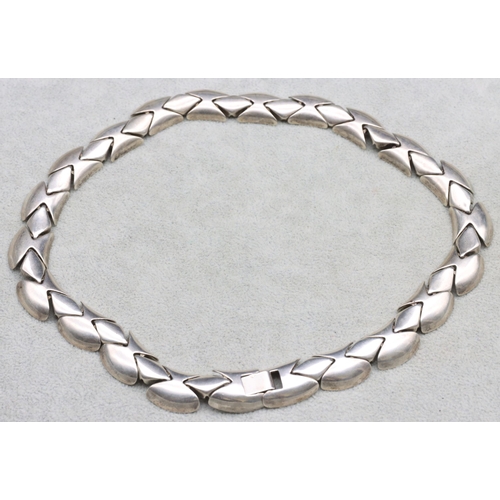 575 - A Chinese signed silver coloured metal fish scale style collar necklace, 46cm long, 51.4 grams