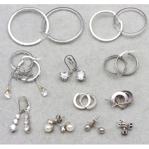 596 - 12 various pairs of silver earrings, 39.7 grams gross