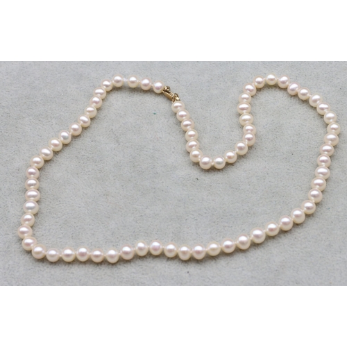 640 - A cultured pearl necklace with 9ct gold clasp, 45cm long (boxed)