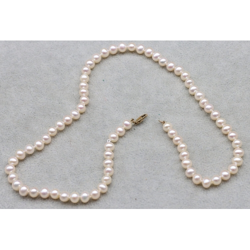 640 - A cultured pearl necklace with 9ct gold clasp, 45cm long (boxed)