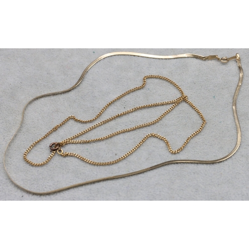 641 - A 9ct gold thin chain, 48cm long with later silver clasp and a 9ct gold flat linked chain, 6.6 grams... 