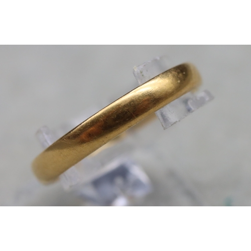 643 - A 22ct gold wedding ring, Size L, 2.1 grams