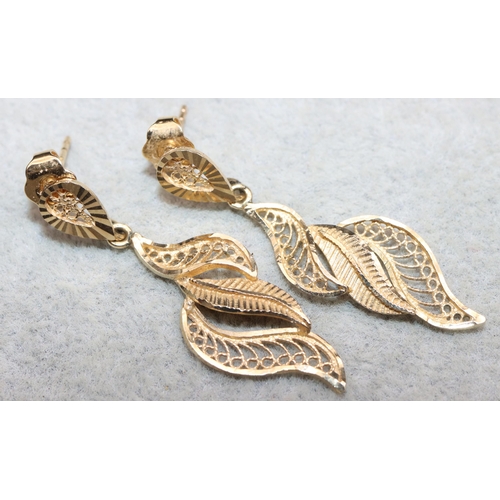 674 - A pair of 9ct gold drop earrings, 2.8 grams