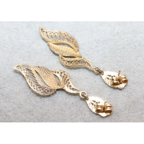 674 - A pair of 9ct gold drop earrings, 2.8 grams