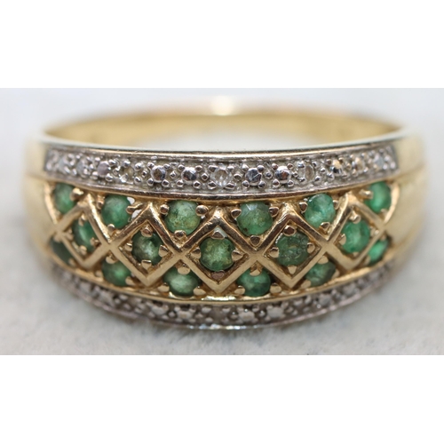 683 - A 14ct gold ladies' ring set with 17 green stones, flanked by 2 rows of small diamond chips, Size Y,... 