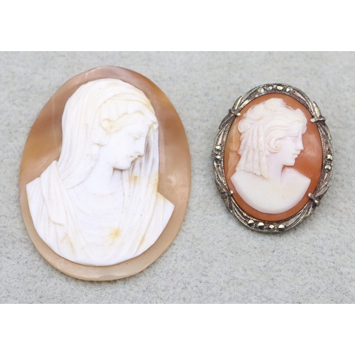 690 - An oval cameo shoulder length portrait of a young lady (slight crack), 4.3cm high and another small ... 