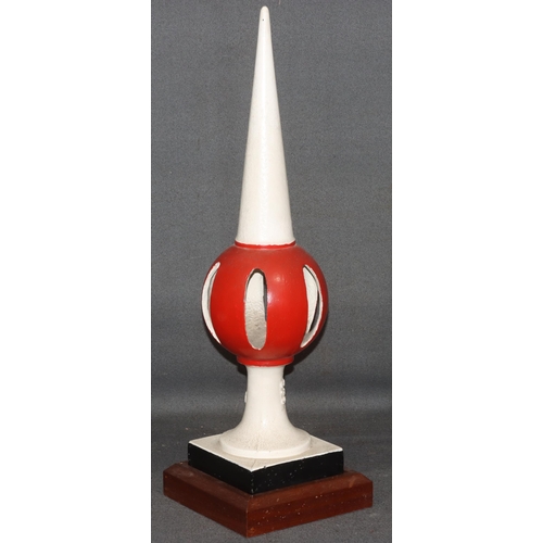 897 - A Railway cast iron red and white painted home signal finial on square base with later wooden base, ... 