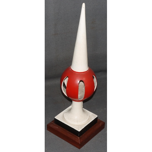 897 - A Railway cast iron red and white painted home signal finial on square base with later wooden base, ... 