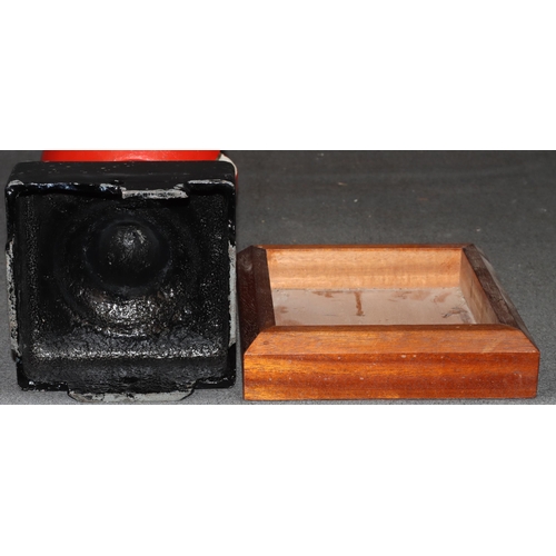 897 - A Railway cast iron red and white painted home signal finial on square base with later wooden base, ... 