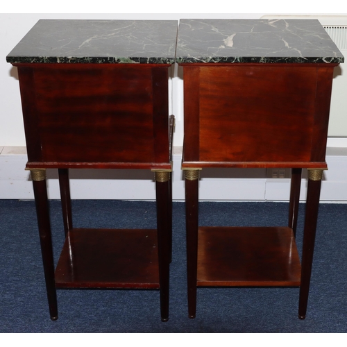 983 - A pair of 19th/20th Century mahogany bedside cupboards with green marble tops (1 in need of restorat... 