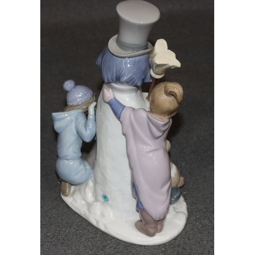 141 - A Lladro group of 2 young children with puppy building a snowman, 20.5cm high (boxed)