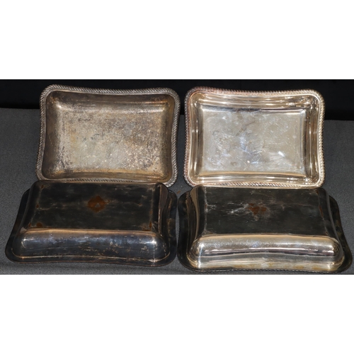 318 - A pair of silver plated rectangular entrée dishes with covers and gadroon rims, 29cm wide