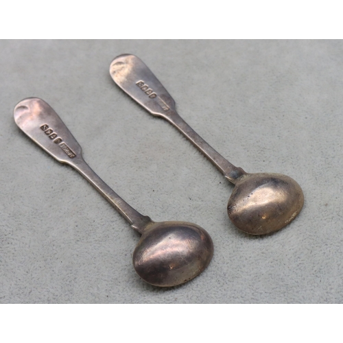 340 - A pair of early Scottish Victorian silver mustard spoons with engraved crests, Glasgow 1837, maker's... 