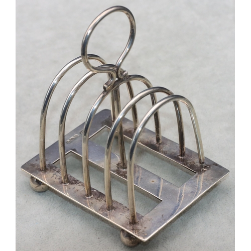 347 - A Mappin & Webb Sheffield silver 5-bar toast rack with centre ring handle on ball feet, 9cm wide, 3.... 