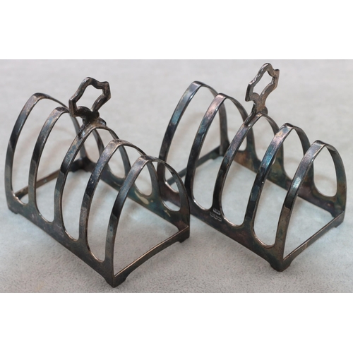 348 - A pair of Sheffield silver Gothic shaped 5-bar toast racks with carrying handles, 8cm long, 3.4oz