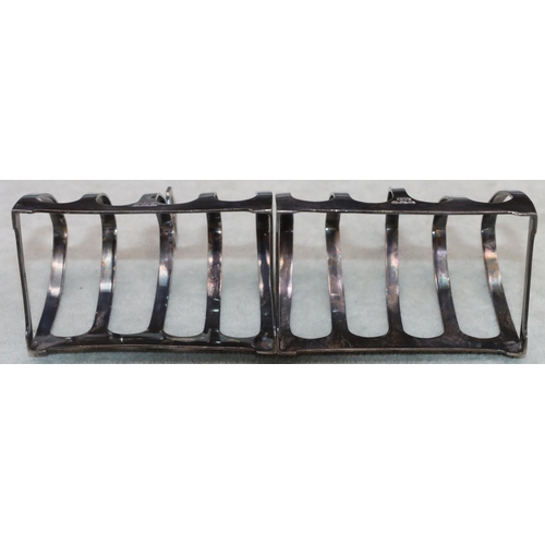 348 - A pair of Sheffield silver Gothic shaped 5-bar toast racks with carrying handles, 8cm long, 3.4oz