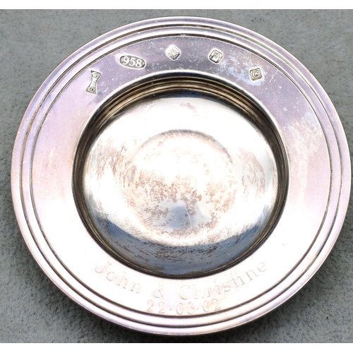 358 - A small Britannia silver circular dish with engraved inscription, 8cm wide, 1.1oz