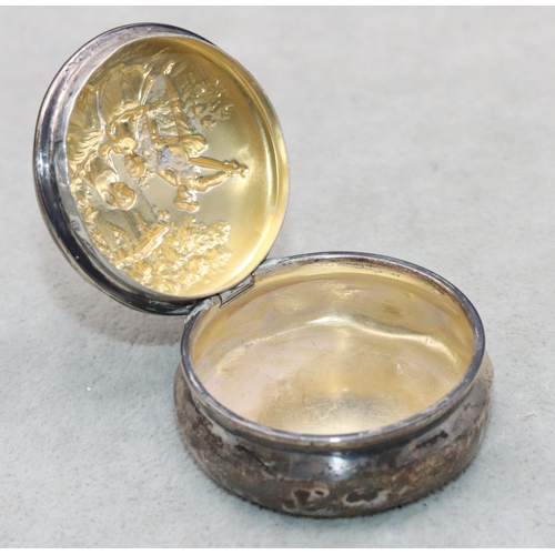 360 - An Edward VII silver round bulbous shaped snuff box with hinged lid with embossed figure motifs, 4.7... 