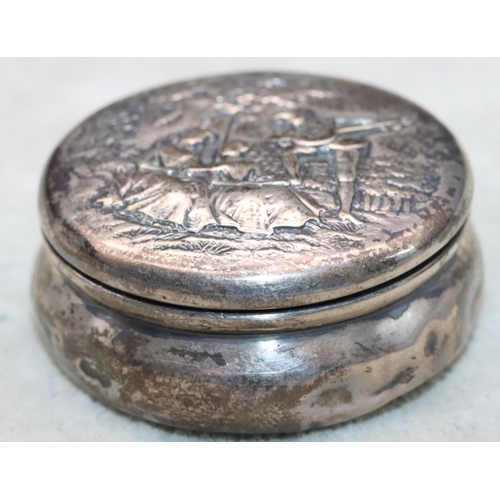 360 - An Edward VII silver round bulbous shaped snuff box with hinged lid with embossed figure motifs, 4.7... 