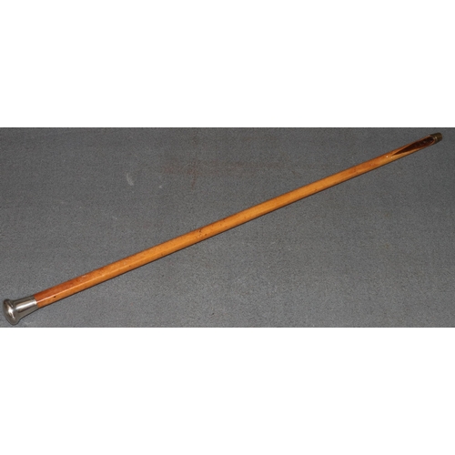 366 - A London silver knob walking cane, 87cm long