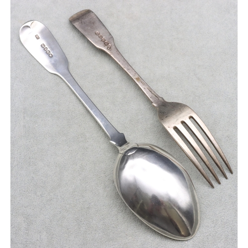 375 - A Victorian silver fiddle pattern tablespoon, London 1838, maker James Beebe and a Georgian silver d... 