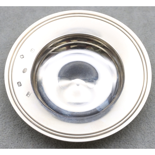 376 - A modern London 925 silver small round dish, 8.5cm diameter, 4oz