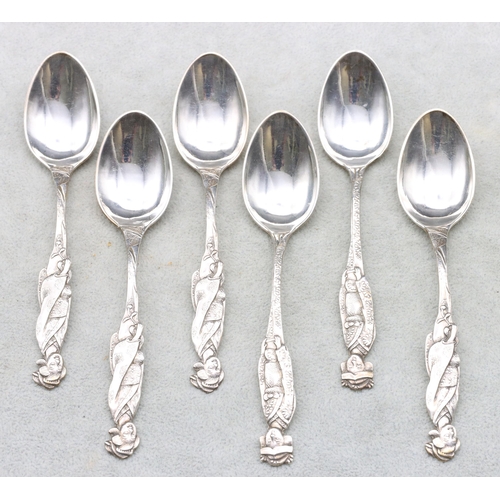 411 - A set of 6 Japanese sterling silver teaspoons with figure motifs of Geisha girls, 3.6oz, in fitted g... 