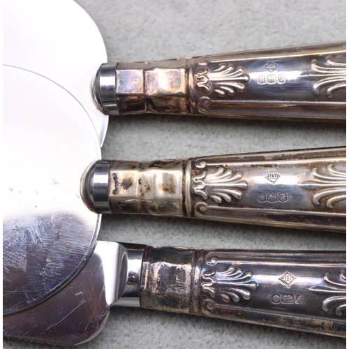 413 - 2 silver handled cake slices, a similar silver handled bread knife and 11 various silver handled but... 