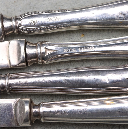 413 - 2 silver handled cake slices, a similar silver handled bread knife and 11 various silver handled but... 