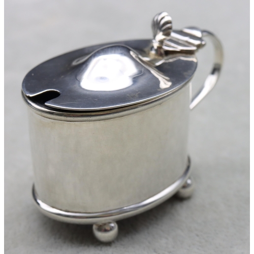 424 - A Victorian Birmingham silver oval mustard pot with hinged lid enclosing blue glass liner, 1.3oz