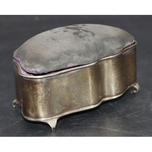 426 - An Edward VII silver scallop shaped trinket box with hinged pin cushion top enclosing part fitted in... 