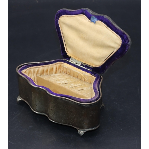 426 - An Edward VII silver scallop shaped trinket box with hinged pin cushion top enclosing part fitted in... 