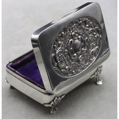 440 - An Edward VII silver rectangular trinket box with hinged lid, embossed floral and scroll decoration,... 