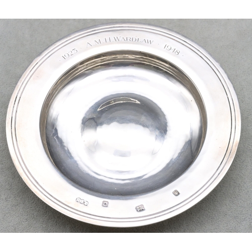 447 - A modern London silver round dish with engraved inscription, 15cm diameter, 7.7oz