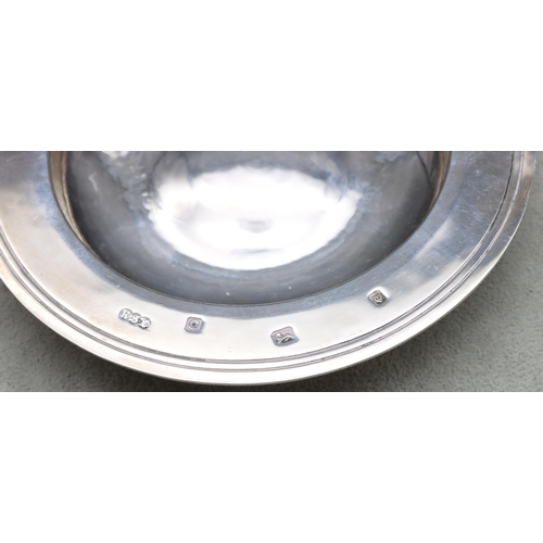 447 - A modern London silver round dish with engraved inscription, 15cm diameter, 7.7oz