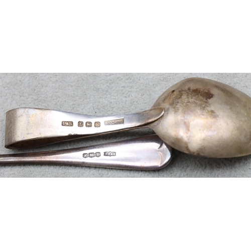 451 - A Birmingham silver child's spoon (cased) and a Sheffield silver teaspoon (cased), 1oz (2)