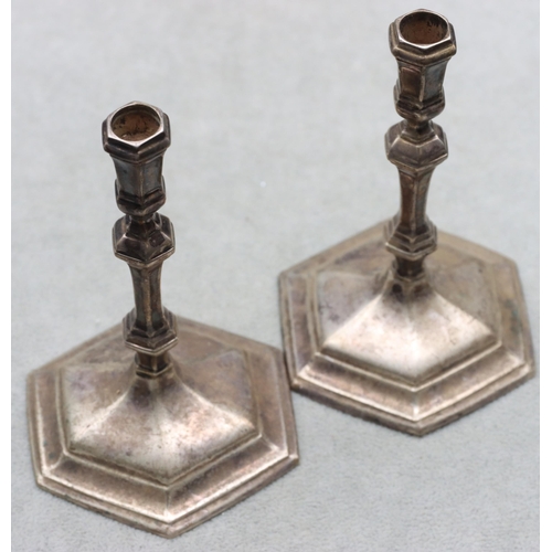 454 - A pair of modern London silver small candlesticks on turned stems with hexagonal splayed bases, make... 