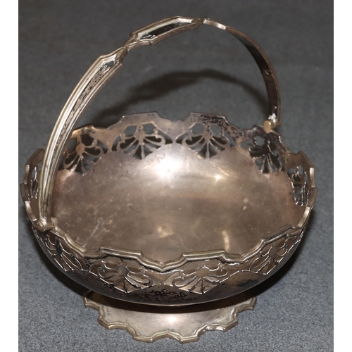 455 - A George V silver round basket with swing overhead handle, scallop shaped rim with pierced gallery, ... 