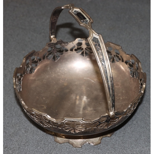 455 - A George V silver round basket with swing overhead handle, scallop shaped rim with pierced gallery, ... 