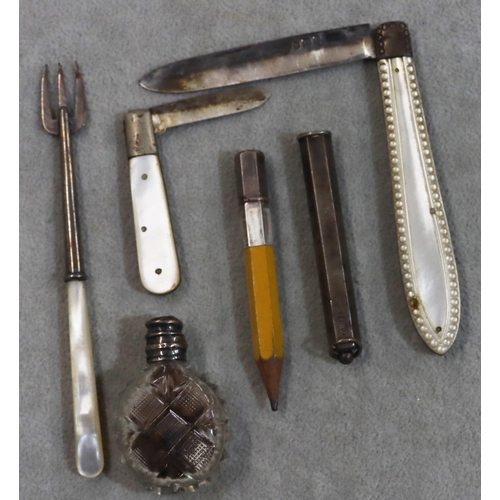 475 - A Victorian Sheffield silver and Mother of Pearl penknife, a similar smaller Sheffield silver and Mo... 