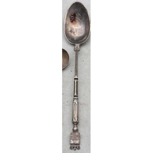 479 - A pair of William IV silver sugar tongs, Exeter 1834, maker's mark WRS, a silver coloured metal long... 